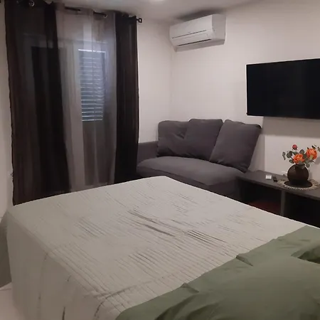 Apartment Max